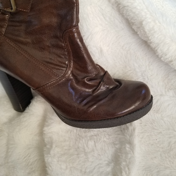 Host Pick💕Box-Tab Brown Mid/Low Rise Heeled Boots - Picture 5 of 12